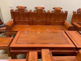 Đoản ghế đục tranh tứ quý với nét đục sâu 1cm trên mặt gỗ