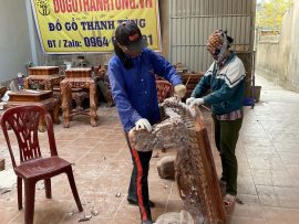 Những công đoạn cuối cùng của bộ bàn ghế vip đang được hoàn thiện