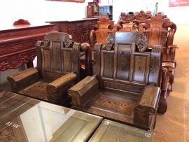 Ghế đơn được chạm trổ tỉ mỉ, tinh xảo, họa tiết hài hòa