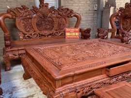 Phần yếm ghế được soi 2 lượt cổ chỉ và đục 2 tầng sen dẹo