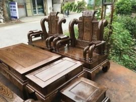 ộ ghế được chế tạo từ gỗ mun, có vân gỗ đẹp mắt, độc đáo