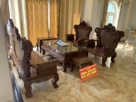 Bàn ghế Hoàng Gia gỗ mun đuôi công sơn lớp PU sáng bóng, bảo vệ hoàn hảo lớp gỗ bên trong