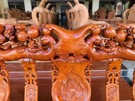 Từng chi tiết đục chạm tinh xảo với các đường bo cong mềm mại