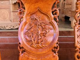 Cận cảnh chi tiết chạm khắc của ghế đơn