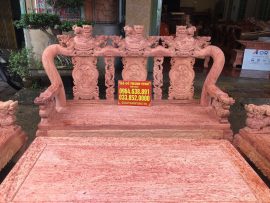 Chương ghế chạm khắc hình tượng nghê 3 đầu, lồng ghép họa tiết hoa văn mềm mại