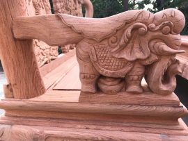 Tay ghế liền đục voi chiến nguyên khối, hàng chuẩn không chắp ghép như các dòng trôi nổi trên thị trường