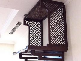 Quý khách hàng có thể đặt thêm khung thờ và tấm chống ám khói để tạo không gian riêng thành kính và bảo vệ trần nhà