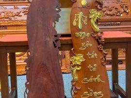 Mặt trước và sau câu đối sơn PU cao cấp, chữ mạ vàng theo yêu cầu của khách hàng