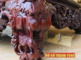 Chân sập đục đôi chim thiên nga, con sóc và chùm nho tinh tế