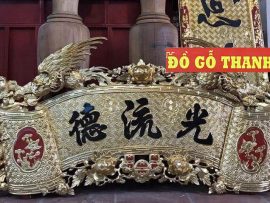 Mẫu hoành phi nền gấm thếp bạc chữ đen chạm họa tiết Phượng hoàng và bông hồng