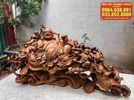 Tượng gỗ Di Lặc đục thủ công tinh xảo, sử dụng gỗ xá xị nguyên khối