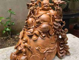 Di Lặc Tam Phúc là 3 đứa trẻ nhỏ vui đùa quanh Phật tượng trưng cho ba điều mong muốn đó là Phúc - Lộc - Thọ