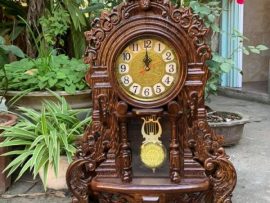 Đồng hồ quả lắc gỗ mun đuôi công, size nhỏ để bàn