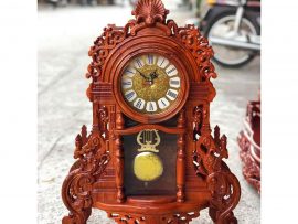 Đồng hồ quả lắc để bàn gỗ hương đỏ quý hiếm, từng chi tiết đục phối hài hòa, bắt mắt