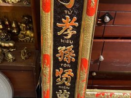 Câu đối bên phải: 