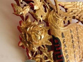 Từng đường nét hoa văn được chạm trổ kỹ, tỉ mỉ bởi nghệ nhân truyền kỳ