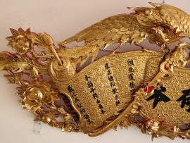 Mẫu cuốn thư độc đáo dát vàng gỗ tự nhiên cao cấp nguyên khối