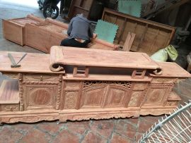 Kệ tivi gỗ Hương đá màu cam nhạt chưa phủ sơn PU.