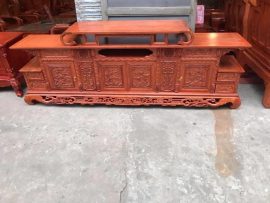 Kệ tivi hàm ếch với 4 gian kéo to nhỏ, 3 gian tủ kéo vừa và lớn.