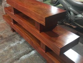 Giá đỡ Tv chắc chắn, ổn định góc nhìn từ trên xuống.