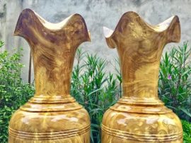 Miệng lục bình xòe ra phần trên, cổ thắt lại với ý nghĩa thu hút vượng khí, mang tới may mắn và Tài lộc