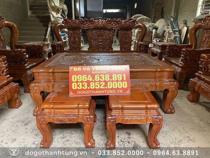 Chân ghế, chân bàn thiết kế dáng quỳ vững chãi, họa tiết voi cách điệu khắc nổi đẹp mắt