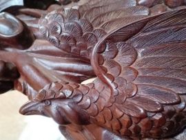 Cận cảnh chim điểu được đục chạm tỉ mỉ, sắc từng đường nét