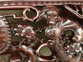 Mỗi đường nét bộ sập được đục khắc vô cùng tỉ mỉ và cẩn thận