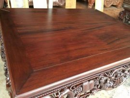 Bộ sập gồm 01 mặt ghép từ 2 tấm gỗ gụ liền khối, khung tranh dày dặn