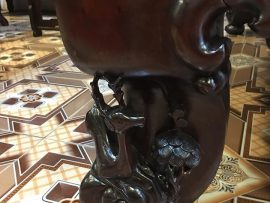 Chân sập vững chãi với họa tiết Hươu độc đáo