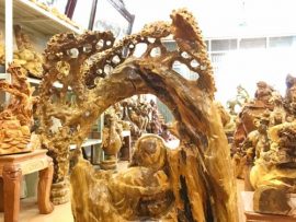 Mặt sau tượng Di Lặc mẫu 02, chế tác 100% gỗ nu nghiến nguyên khối