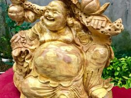 Tượng Phật Di Lặc phải được đặt tại nơi trang nghiêm, không được để xuống đất