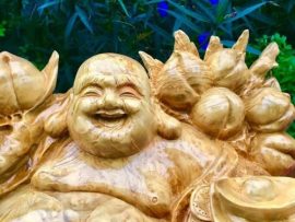 Nghệ thuật tạo hình truyền thân khuôn mặt của Phật Di Lặc của nghệ nhân tại Đồ gỗ Thanh Tùng