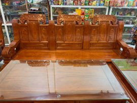 Mặt bàn trơn khung tranh dày 4cm, có lắp thêm kính trong suốt. Đoản dài ván liền vân lựa tuyển siêu đẹp