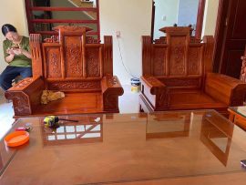 Mặt bàn lắp thêm kính bảo vệ khung tranh, tặng miễn phí kính bàn khi khách hàng mua trọn bộ sản phẩm 6 món