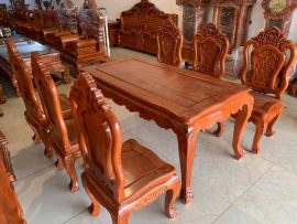 Nội thất phòng ăn sử dụng 100% gỗ hương đá có độ bền cao, cứng cáp, tom gỗ nhỏ mịn với đường vân lựa tuyển nguyên tấm