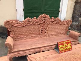 Chương ghế đục kênh bong họa tiết hoa lá tây và hoa hồng, vách đục quả trám đậm chất hoàng gia. Yếm cong mềm mại, ván nguyên tấm vân siêu đẹp