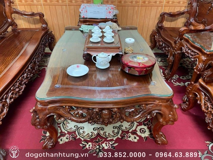 Mẫu bàn hoàng gia gỗ hương thơm - Mặt bàn trơn đóng khung tranh dày 4 phân, dạ bàn và chân bàn chạm hoa lá tây, uốn công mềm mại