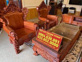 Ghế đơn hoàng gia - Tay ghế liền được uốn cong mềm mai. Vách tựa trơn nguyên tấm với vân gỗ xoắn độc đáo