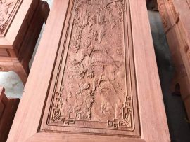 Mặt bàn gỗ hương đá đục sâu sắc nét tranh Thuận Buồm Xuôi Gió, vừa thẩm mỹ vừa mang ý nghĩa phong thủy