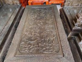 Mặt bàn chạm nổi cực đẹp linh vật Long Lân Quy Phụng - tứ linh hút vượng khí và mang lại sự đủ đầy, hạnh phúc cho gia chủ. 