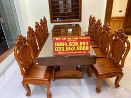 Bàn ăn 10 ghế ván tràn gỗ gõ đỏ nguyên tấm. Mặt bàn trơn ván dày 10 phân. Chương ghế đục hoa lá tây kiểu hoàng gia