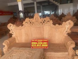 Chương ghế và tay cột đục kênh bong hoa hồng và hoa lá tây tinh xảo. Vách tựa ghép từ 3-5 tấm gỗ dày, tạo độ ôm cho ghế.