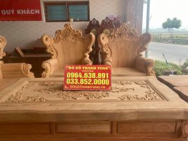 Mặt bàn nguyên khối đục nổi họa tiết hoa lá tây đậm chất hoàng gia.