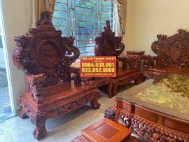 Yếm dày đục 2 tầng cổ sen càng làm tôn lên độ xịn và cao cấp của bộ sản phẩm