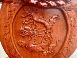 Vách ghế đơn đục họa tiết Rồng bay uyển chuyển thể hiện cái tài cái tâm của người nghệ nhân