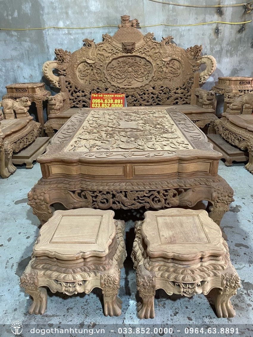 Chúng tôi khuyến khích các bác hãy đến tận xưởng để chiêm ngưỡng tận mắt và cảm nhận chân thực độ hoa mỹ và đẳng cấp của bộ bàn Nghê bảo đỉnh 17 món này. Đặt trong phòng khách, không cần nói nhiều, nhìn thôi là đủ biết đẳng cấp và cái uy của gia chủ