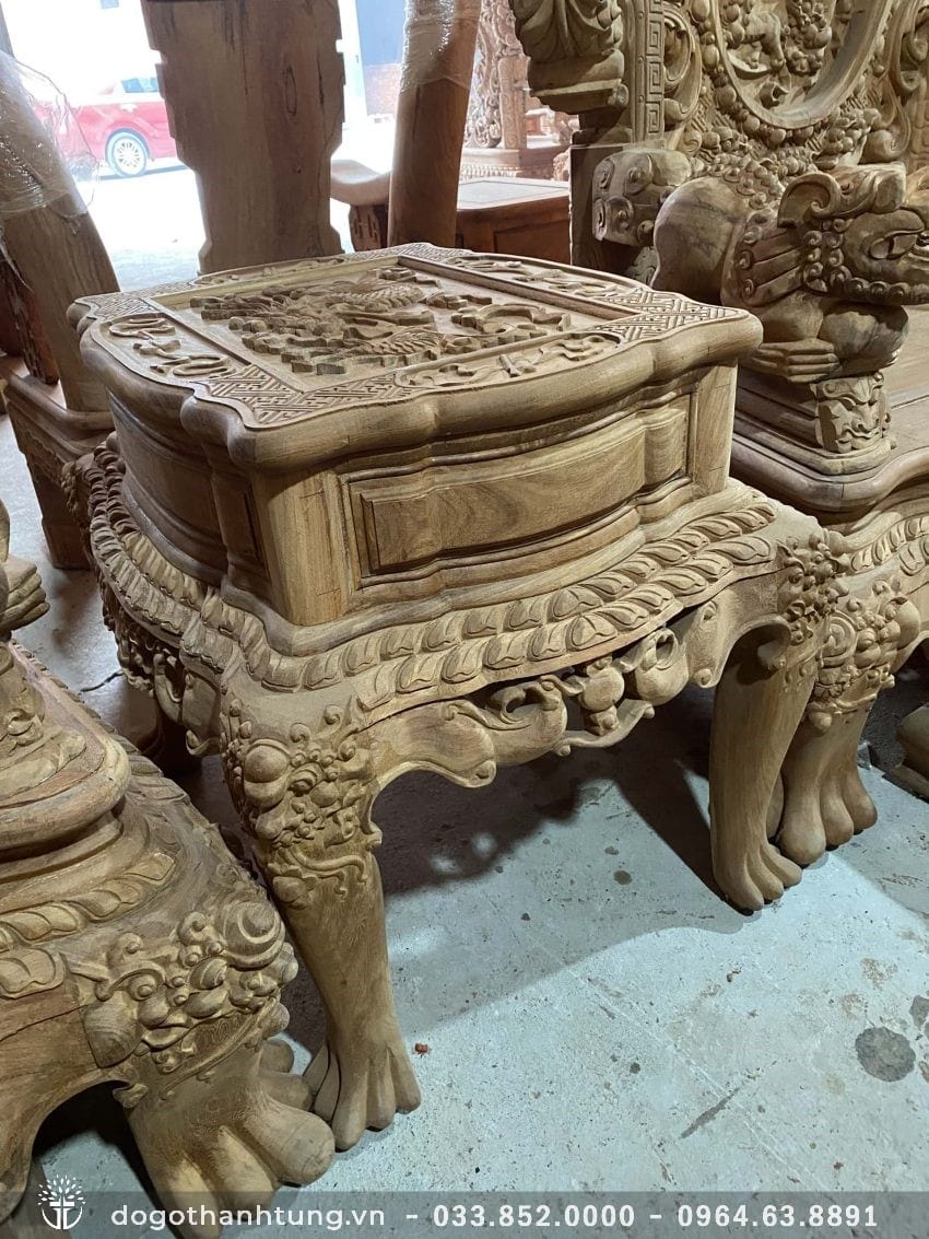 Yếm liền 2 lượt chỉ đục cánh hoa sen.