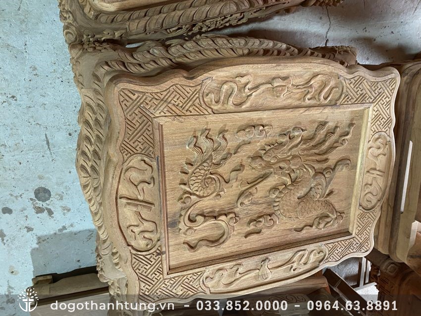 Mặt đôn đục Rồng phun lửa quyền lực