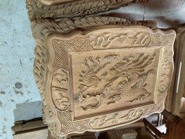 Mặt đôn đục Rồng phun lửa quyền lực